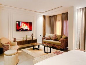 Caja fuerte, mobiliario individual, cortinas opacas