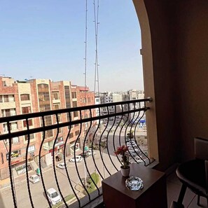 Property grounds - Cozy Haven for Your Next Getaway: Book Now for Comfort and Convenience (islamabad)