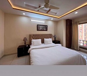 2 dormitorios, tabla de planchar con plancha, wifi y ropa de cama