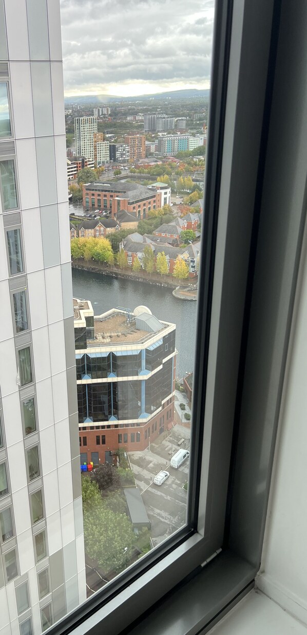 Apartment | Interior - Immaculate 1-bed Apartment on the 26th Floor (Salford)
