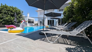 Piscina all'aperto, una piscina riscaldata