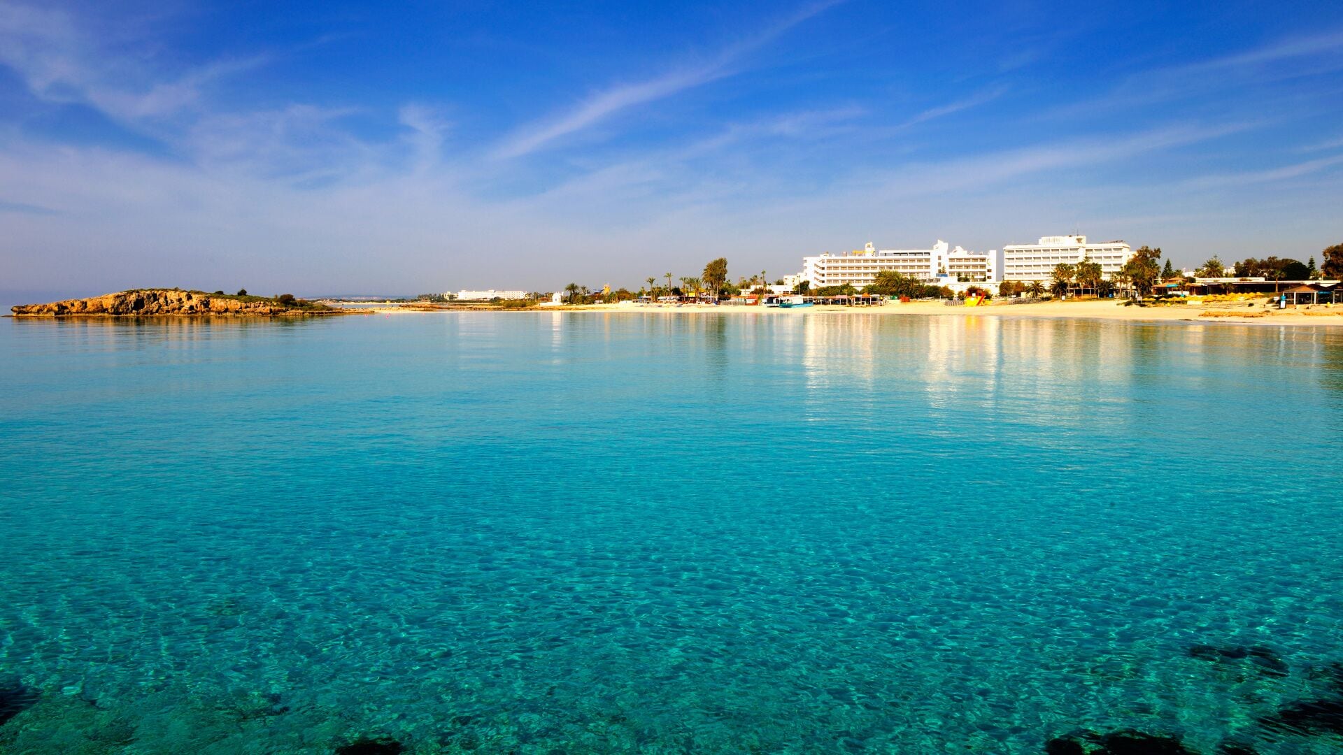 In Strandnähe, Liegestühle, Strandtücher