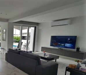 Smart TV, table tennis, books, music library