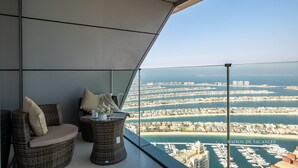 Apartment | Property grounds - Captivating 2-bed Apartment in Dubai (Dubai)