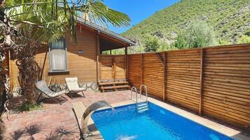 Ylelliset vuodevaatteet, minibaari, työpöytä, ilmainen Wi-Fi