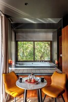 Suíte superluxo | 1 quarto, escrivaninha, Wi-Fi de cortesia, roupa de cama