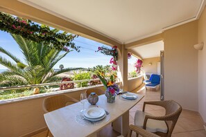 Two-bedroom apartment | Balcony