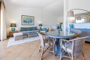 Two-bedroom apartment | Living area