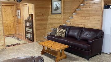 Takka, DVD-soitin, kirjoja