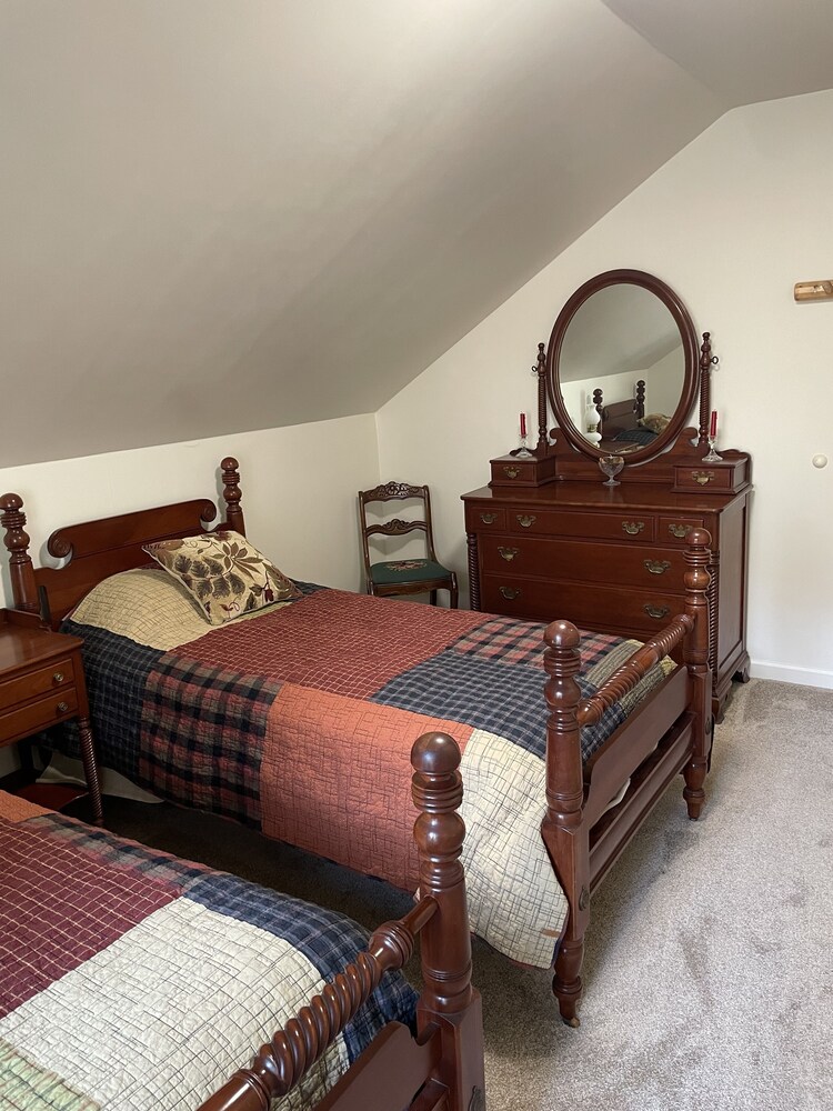 Cozy, river front cabin in the woods just steps away from the Clark