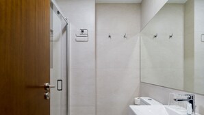 Bathroom - Hotel Emete by AirNest (Las Palmas de Gran Canaria)