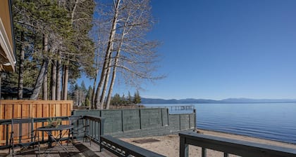 "On the Beach" Cabin Perfect for 2! Lake Front!