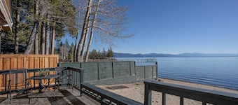 "On the Beach" Cabin Perfect for 2! Lake Front!
