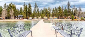 "On the Beach" Cabin Perfect for 2! Lake Front!