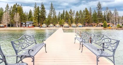 "On the Beach" Cabin Perfect for 2! Lake Front!