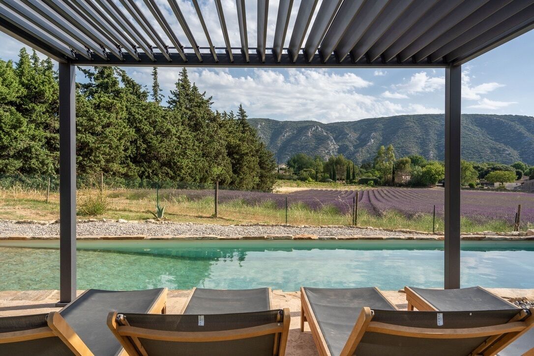 حمّام سباحة خارجي