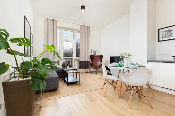 Appartement, 1 chambre, balcon | Salle de séjour