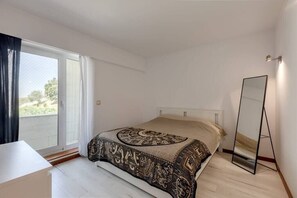 3 bedrooms, iron/ironing board, travel cot, WiFi - Spacious 3-bedroom condo in Lisbon (Lisboa)