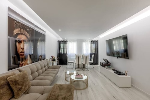 Spacious 3-bedroom condo in Lisbon