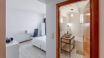 3 bedrooms, iron/ironing board, travel crib, WiFi