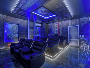 Spa - Themed 8BR: Game Room • 2 Theaters • Pool & Spa (Kissimmee)