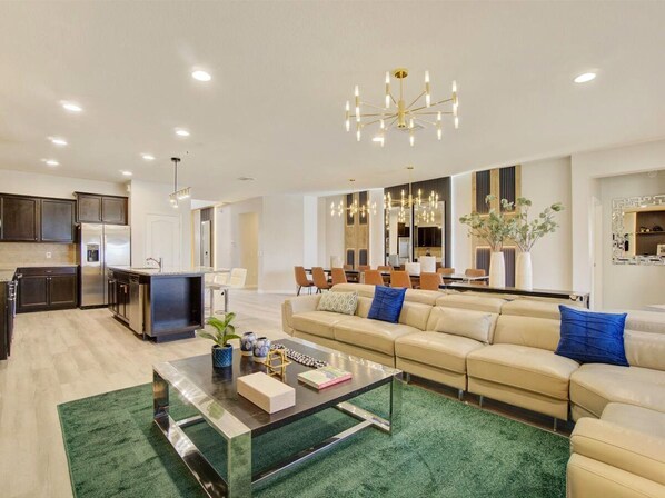 Smart TV, video games, DVD player, table football - FUN! Game Rm-2 Theaters-Themed BRs-Incredible View (Kissimmee)