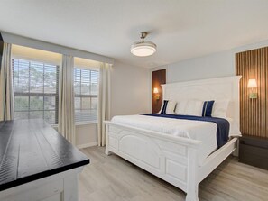 8 habitaciones, tabla de planchar con plancha y cuna de viaje 