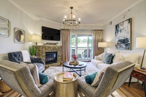 Apartment (2 Bedrooms) | Front of property - Elegant Pigeon Forge Condo w/ Golf Course View! (Pigeon Forge)