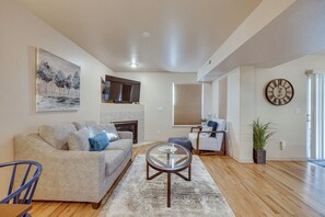 Apartment (3 Bedrooms) | Interior - Colorado Springs Townhome ~ 7 Mi to Downtown! (Colorado Springs)