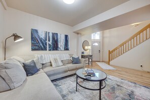 Apartment (3 Bedrooms) | Interior - Colorado Springs Townhome ~ 7 Mi to Downtown! (Colorado Springs)