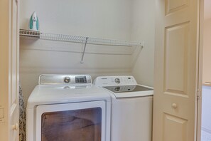 Apartment (3 Bedrooms) | Interior - Colorado Springs Townhome ~ 7 Mi to Downtown! (Colorado Springs)