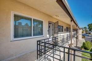 Interior - LA Condo ~ 1 Mi to The Kia Forum & Sofi Stadium (Inglewood)