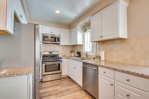 Interior - LA Condo ~ 1 Mi to The Kia Forum & Sofi Stadium (Inglewood)