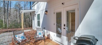 Cleveland Retreat w/ Patio: Yonah Mountain Views!