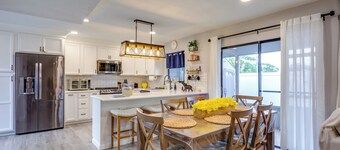 5 Mi to Beach: Jupiter Townhome w/ Pool Access