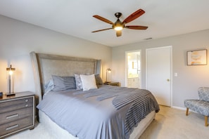Apartment (3 Bedrooms) | Interior - 5 Mi to Beach: Jupiter Townhome w/ Pool Access (Jupiter)