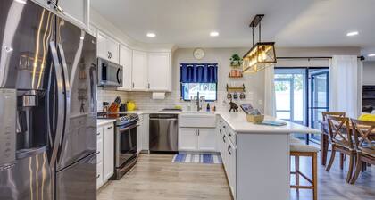 5 Mi to Beach: Jupiter Townhome w/ Pool Access
