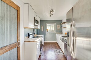 House (2 Bedrooms) | Interior