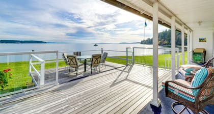 Bayfront Port Hadlock Retreat w/ Grill & Deck!