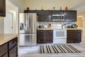 House (3 Bedrooms) | Private kitchen | Microwave, oven, stovetop, dishwasher - Port St Lucie Home ~ 15 Mi to Jensen Beach Park! (Port Saint Lucie)