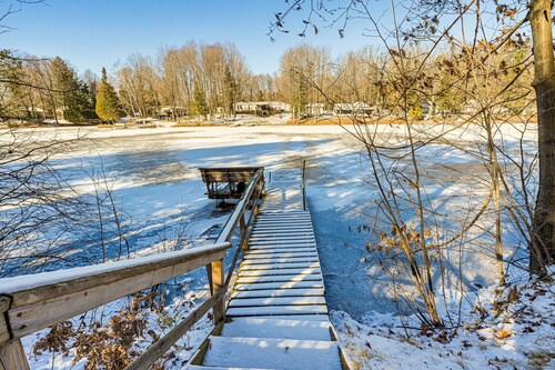 Lakefront Townsend Cabin w/ Fire Pit & Dock!