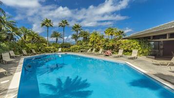 Condo, 2 Bedrooms | Kolam renang