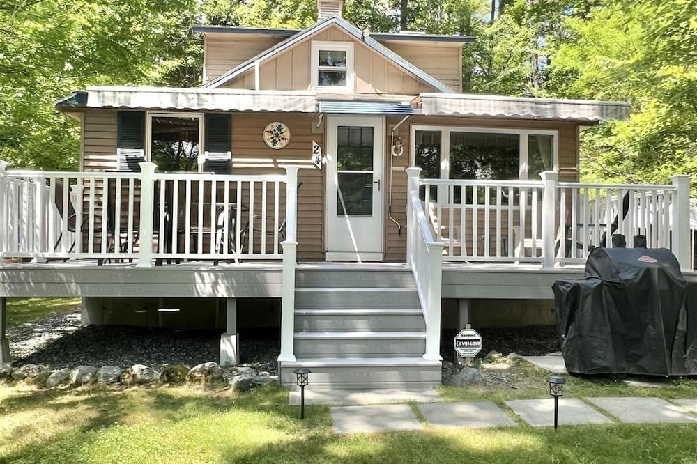 Camp Dragonfly Limit 10 3 Bedroom Home by RedAwning - Brandy Pond, ME