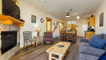 Condo, 2 Bedrooms | Interior