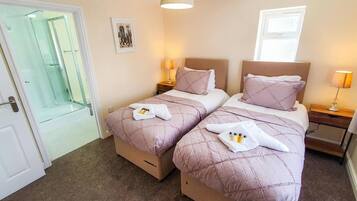 Apartment | 2 bedrooms, iron/ironing board, free WiFi, bed sheets