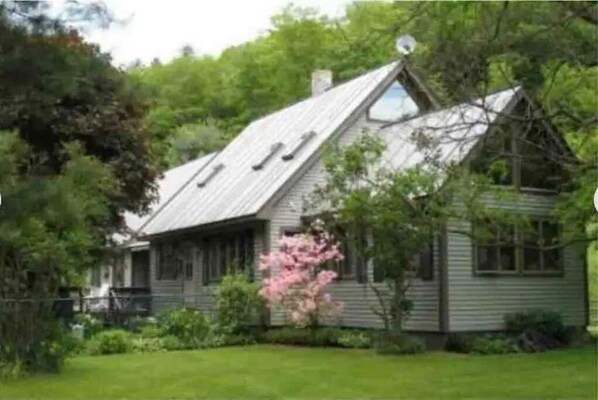 Exterior - Green Mountain House (Reading)