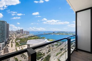 Balcony - High-Floor Studio with Incredible Views (Miami)