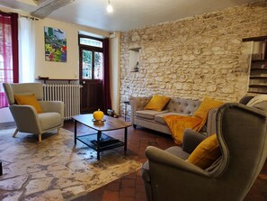 Télévision, livres, vidéothèque