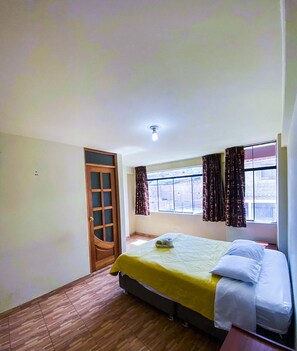 Desk, free WiFi - CHACRARAJU HOSTEL (Independencia)