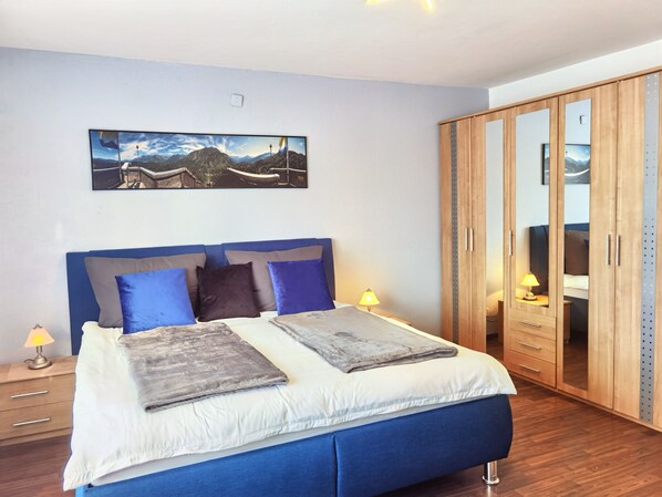 3 bedrooms, WiFi, bed sheets